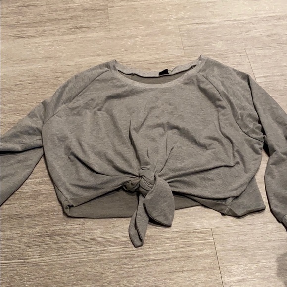 Cute cropped top - Picture 1 of 2